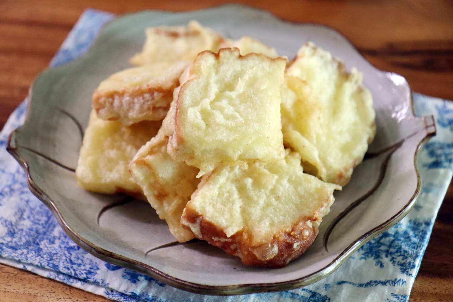 도넛과 비슷하지만 더 특별한 식빵튀김