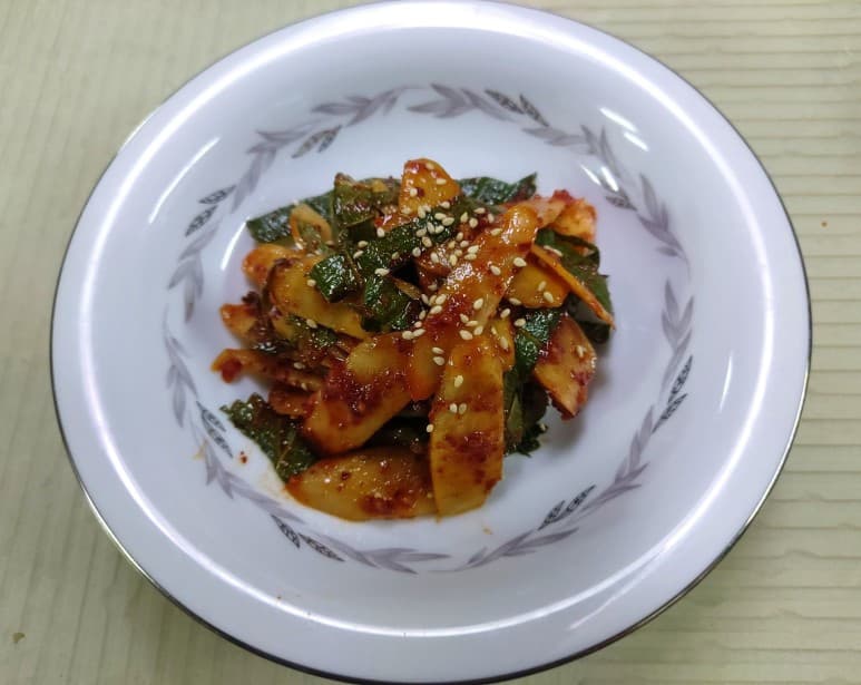 우엉 겉절이 만들기 (최고의 요리비결 레시피)