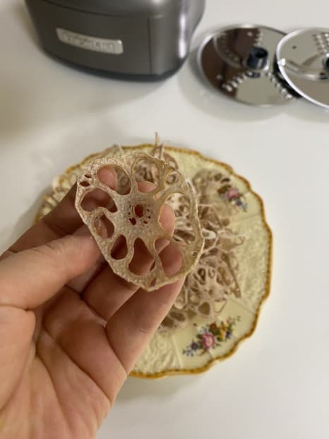 바삭바삭한 연근 칩 만들기