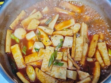 냉동실 떡으로 코인육수 넣어 국물떡볶이 만들기