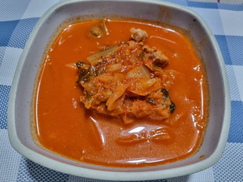 사태고기로 만든 김치찌개