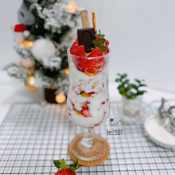상큼하고 달콤하게 딸기 파르페 만들기