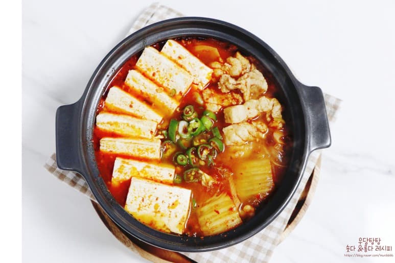돼지고기 김치찌개맛있게끓이는법 삼겹살김치찌개레시피