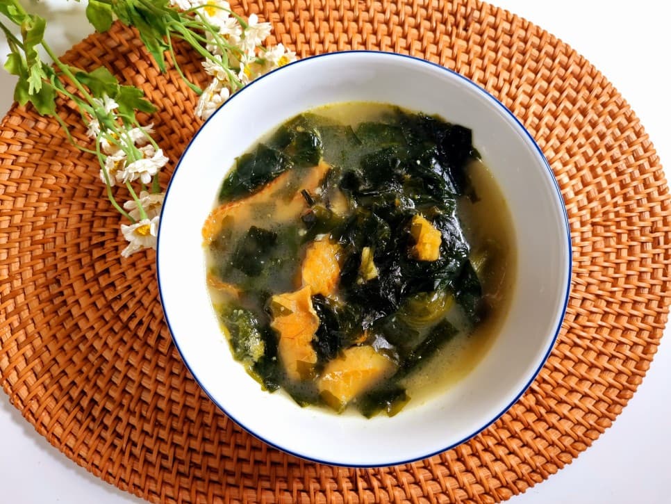 황태미역국 끓이는 방법 속을 따뜻하게 데워줄 북어 미역국