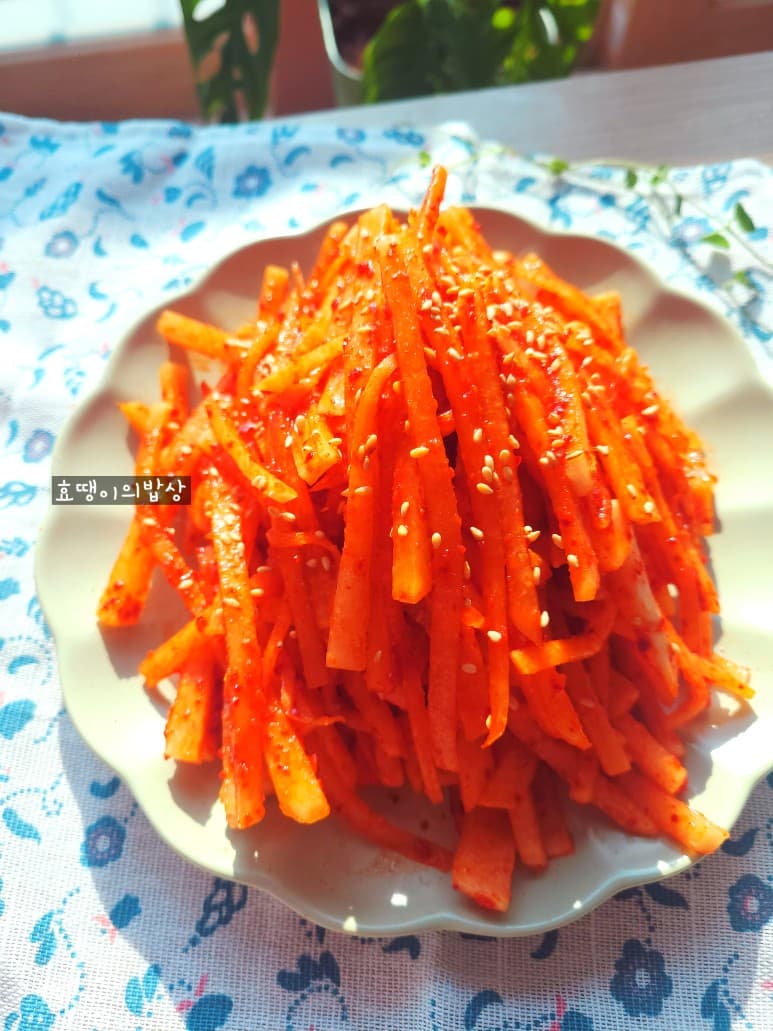 새콤달콤 무생채 만드는법 매운 무생채 레시피