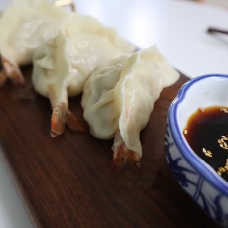 통 새우 한 마리가 가득한 새우만두 만들기