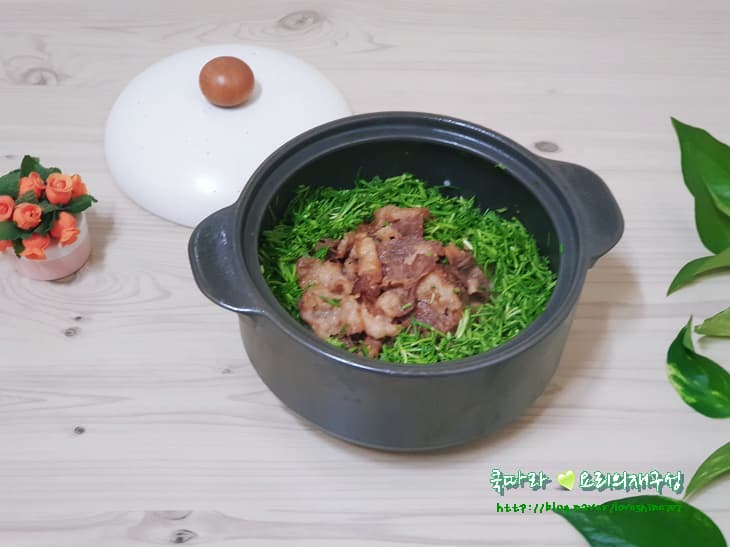 새해밥상 차돌박이요리 세발나물 차돌박이솥밥 차돌솥밥