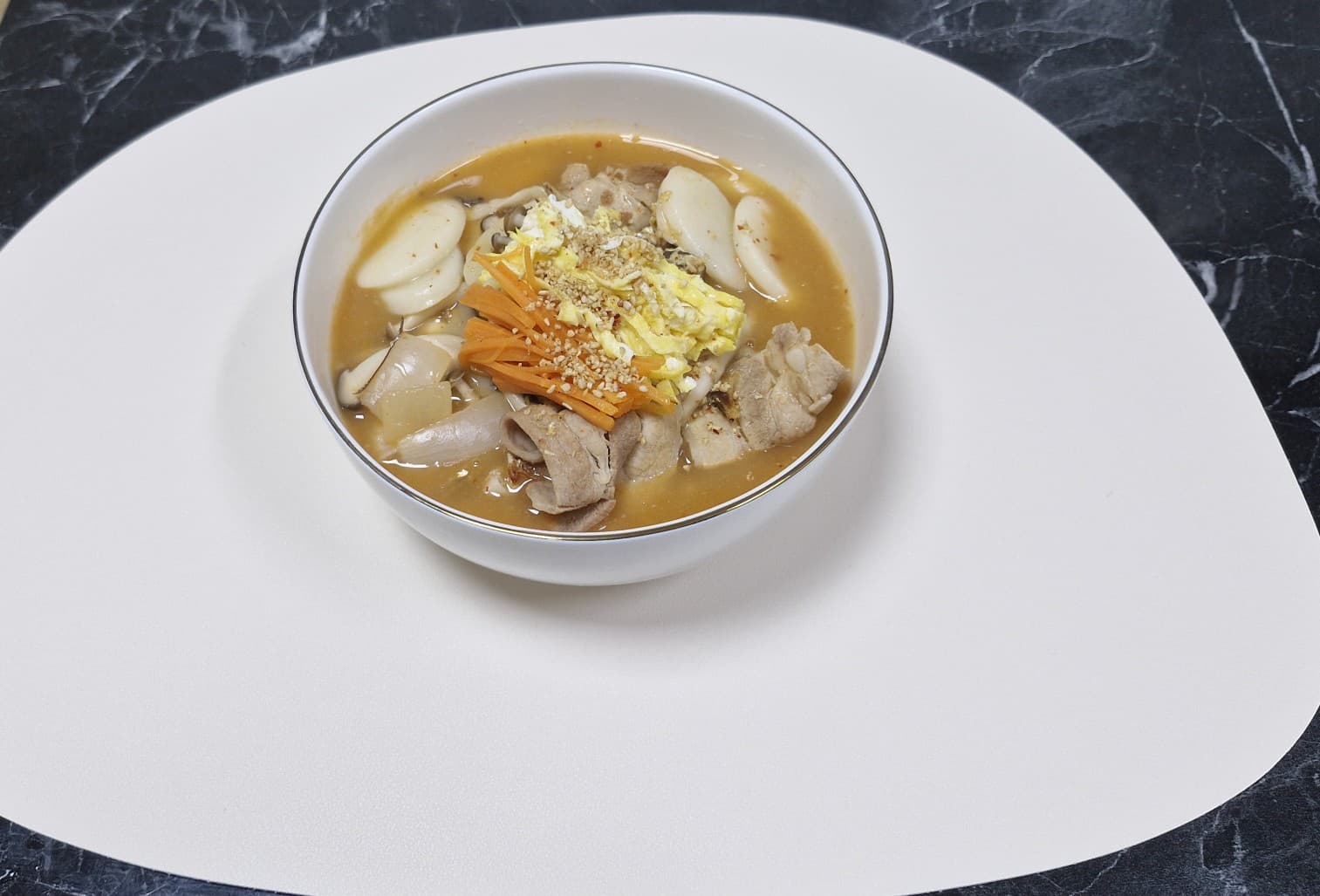 새해 맞이 레시피 1 담백한 육수와 대패 풍미있는 버섯 떡국